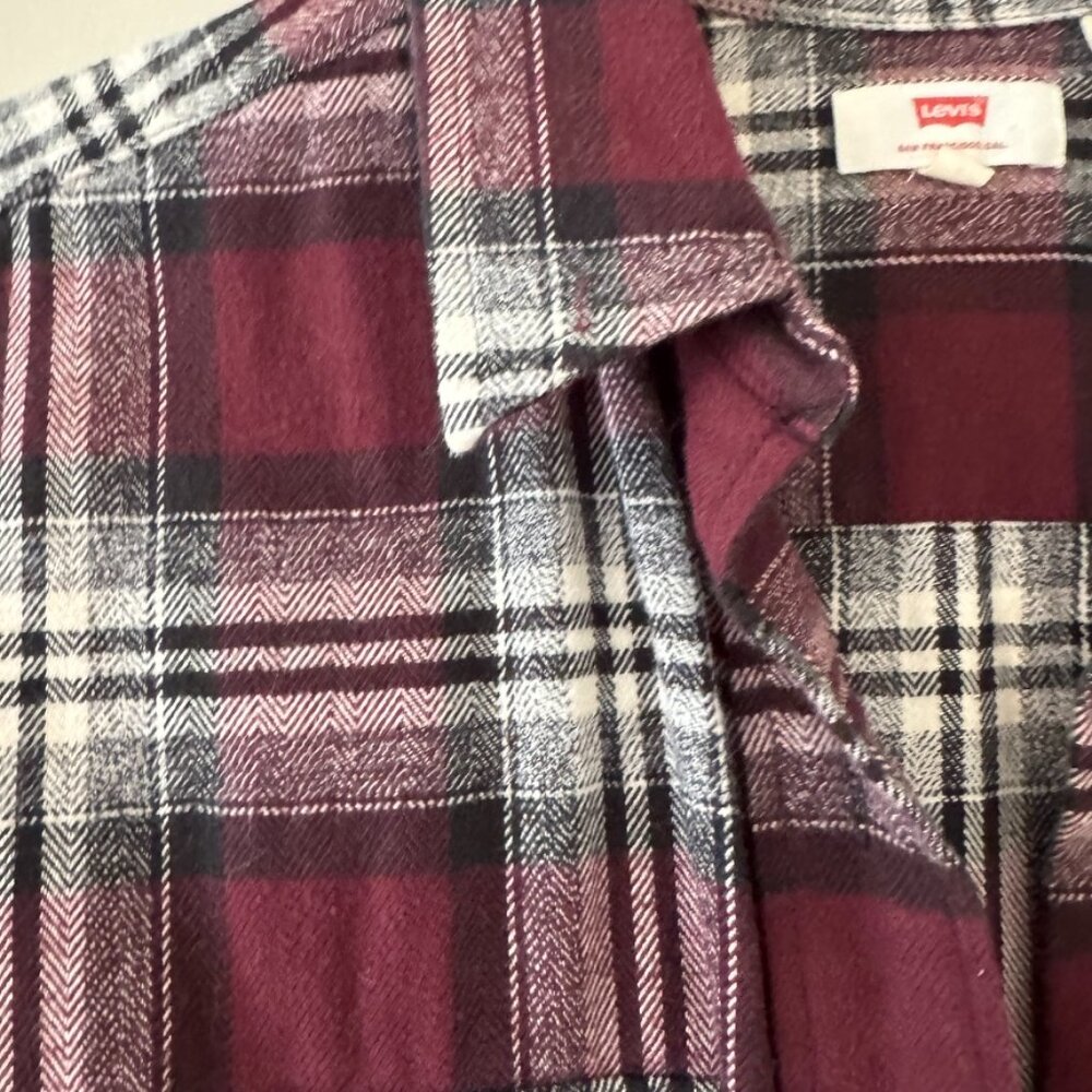 Levi's Flannel - Picture 4 of 7
